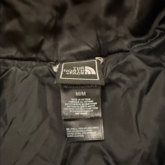 The North Face 550 Quilted Black Puffer Vest Medium (satin Black) - Picture 6 of 6